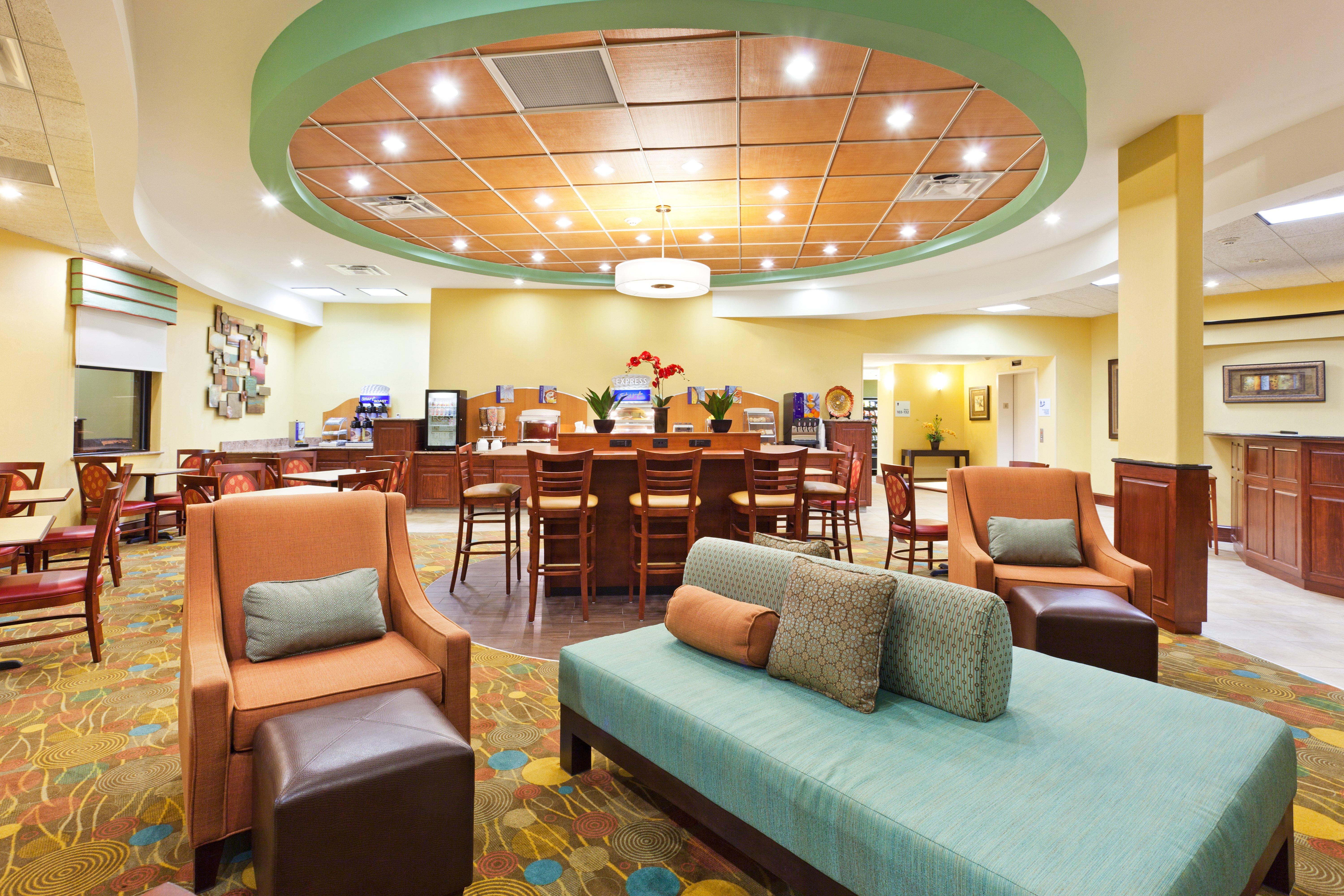 Holiday Inn Express & Suites Greensboro - I-40 Atwendover By Ihg Exterior foto