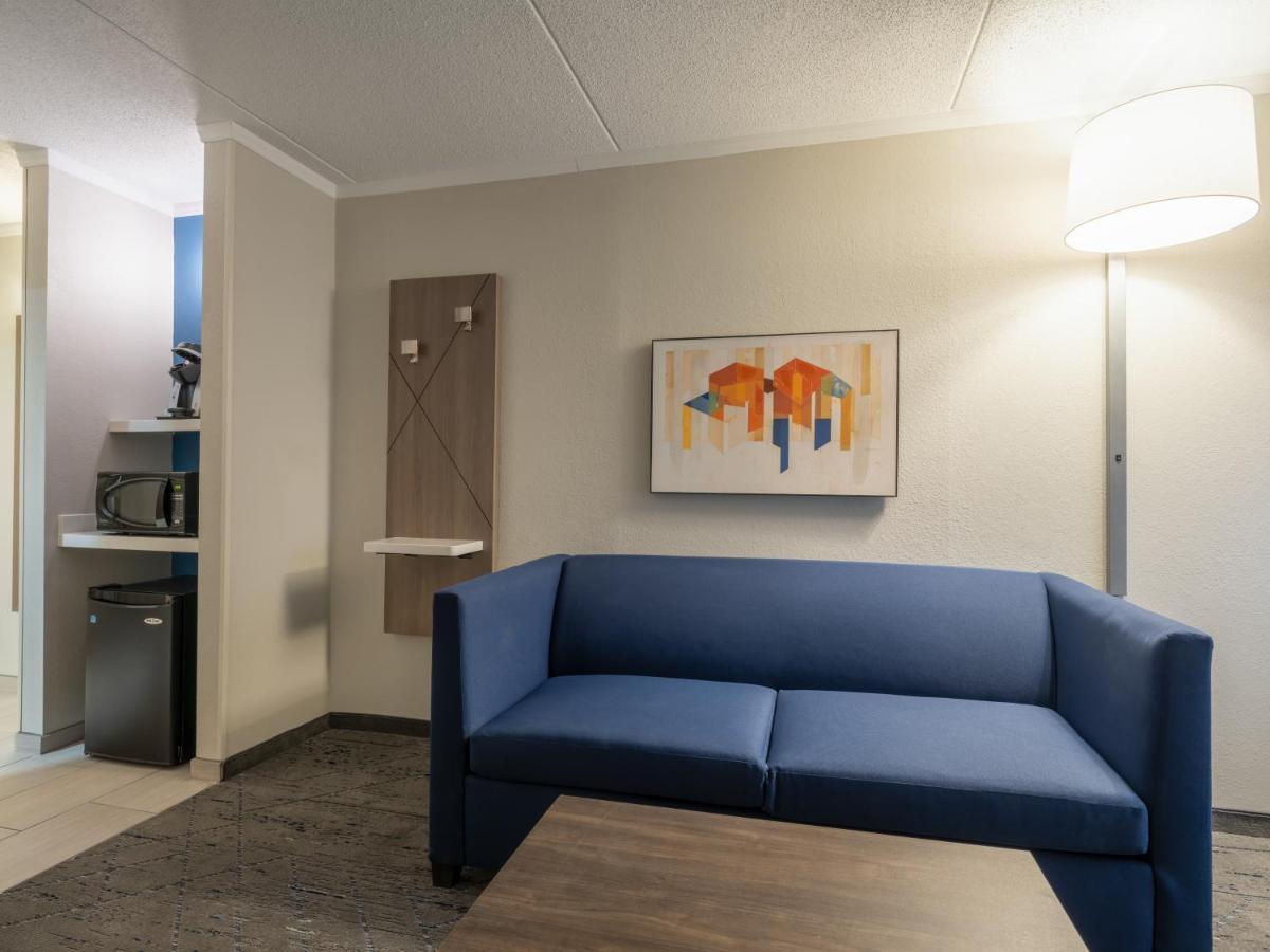 Holiday Inn Express & Suites Greensboro - I-40 Atwendover By Ihg Exterior foto